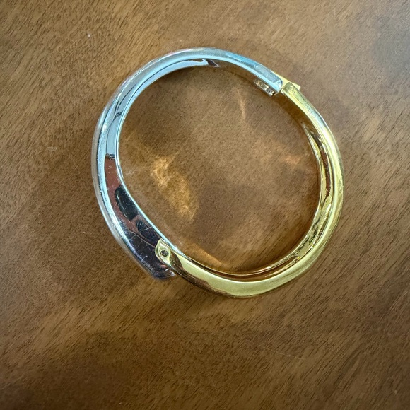 Vintage Elegant Two-Tone Bangle Bracelet - Picture 2 of 6